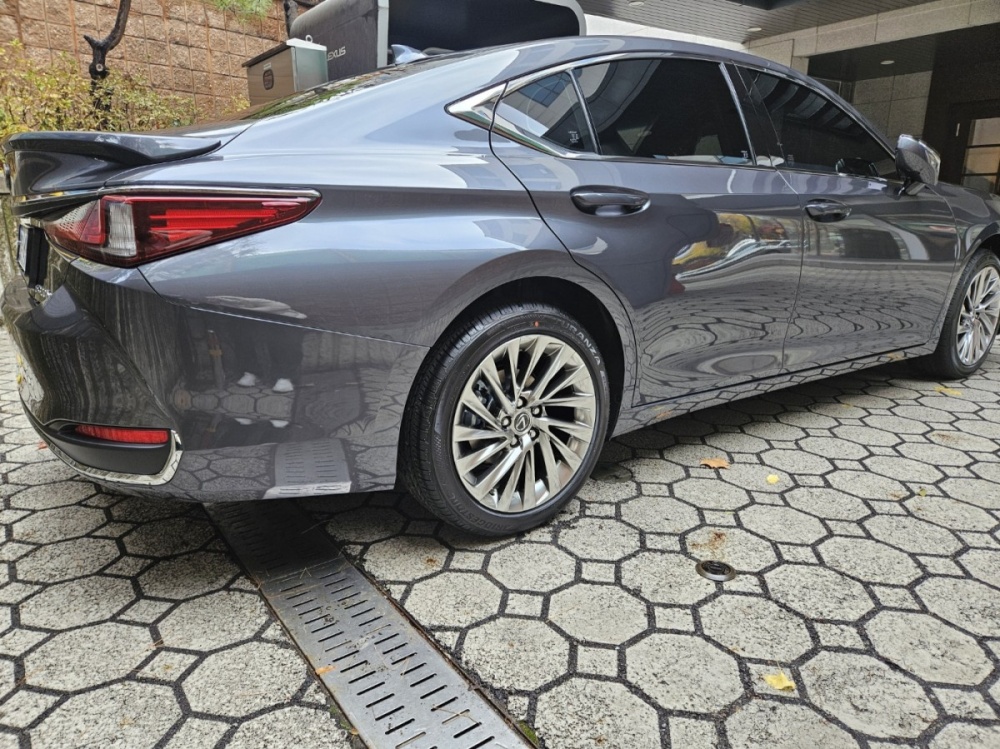 Lexus ES300h 7th generation