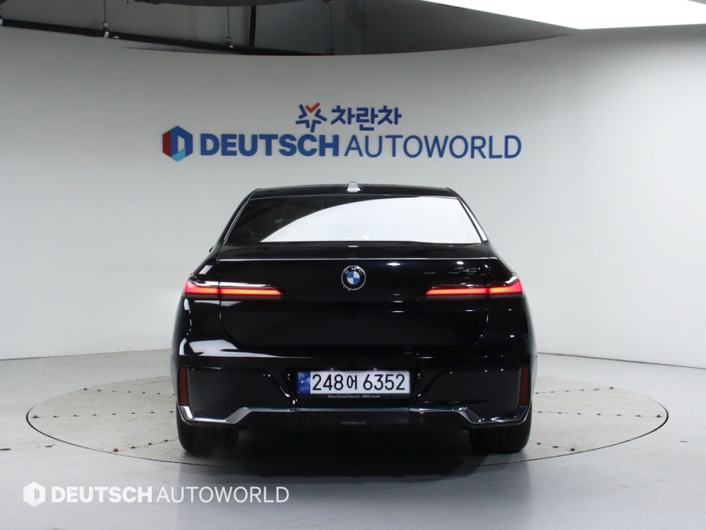 BMW 7 Series (G70)