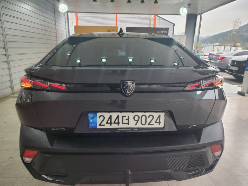 Peugeot 408