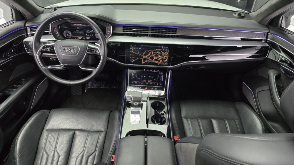 Audi A8 (D5)