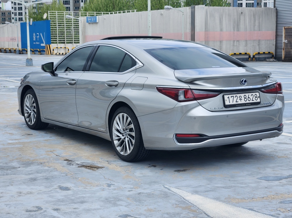 Lexus ES300h 7th generation