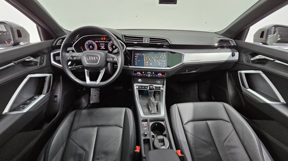 Audi Q3 (F3)
