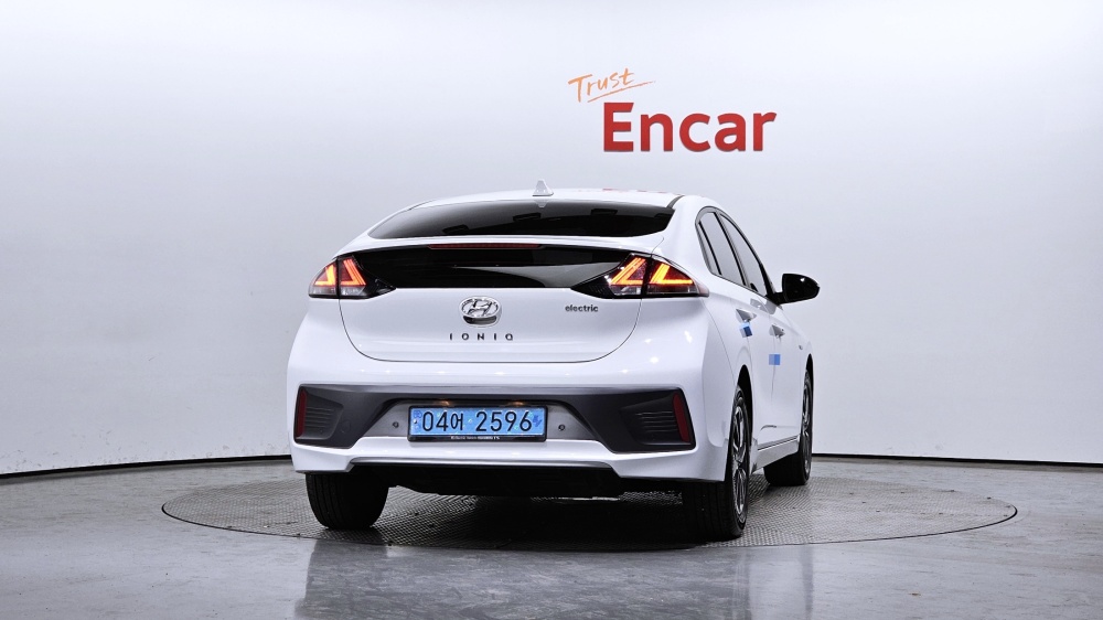Hyundai The new Ioniq electric