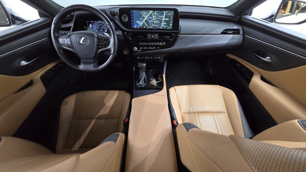 Lexus ES300h 7th generation