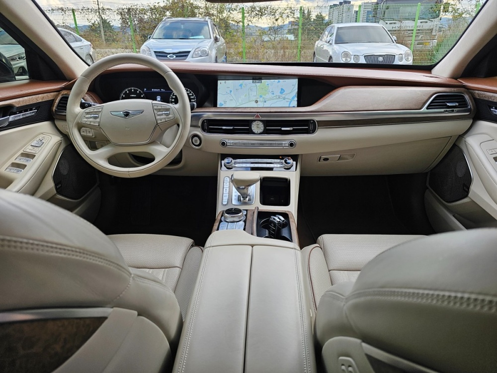 Genesis G90