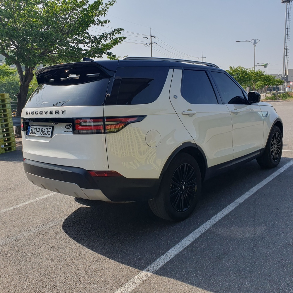 Land rover discovery 5