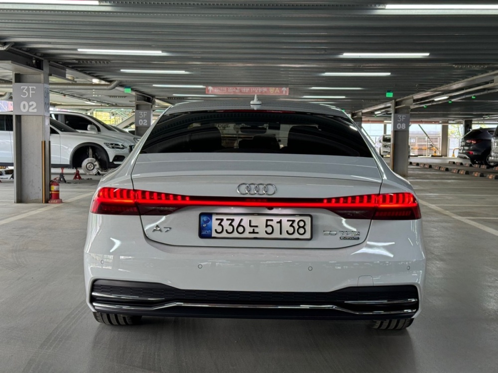 Audi A7 (4K)