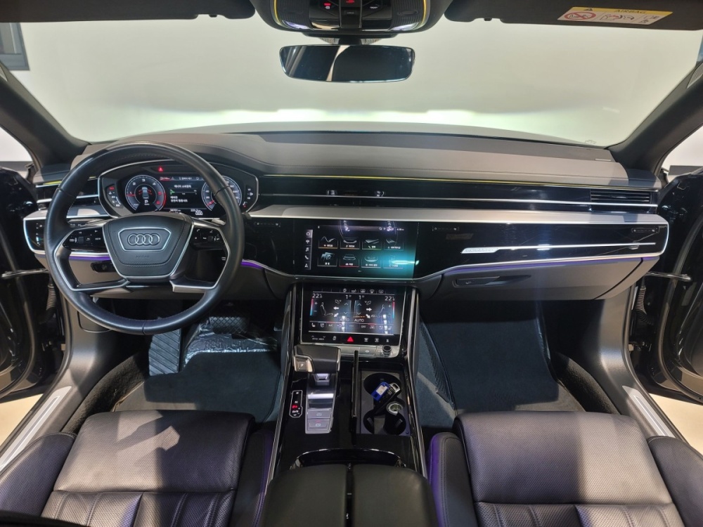Audi A8 (D5)