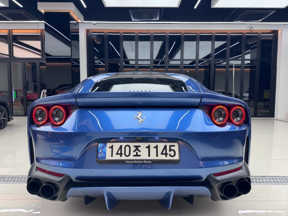 Ferrari 812 super fast