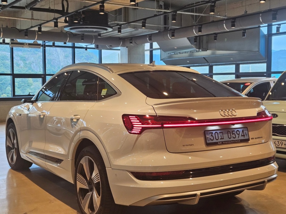 Audi e-tron