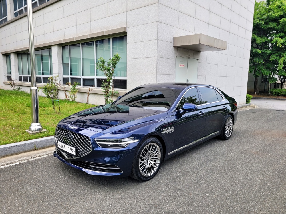 Genesis G90