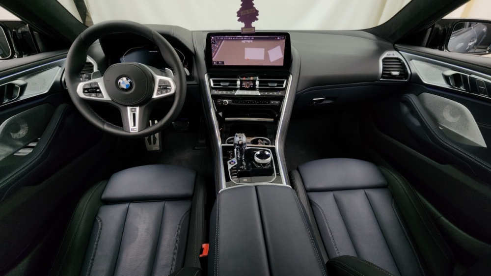 BMW 8 Series (G15)