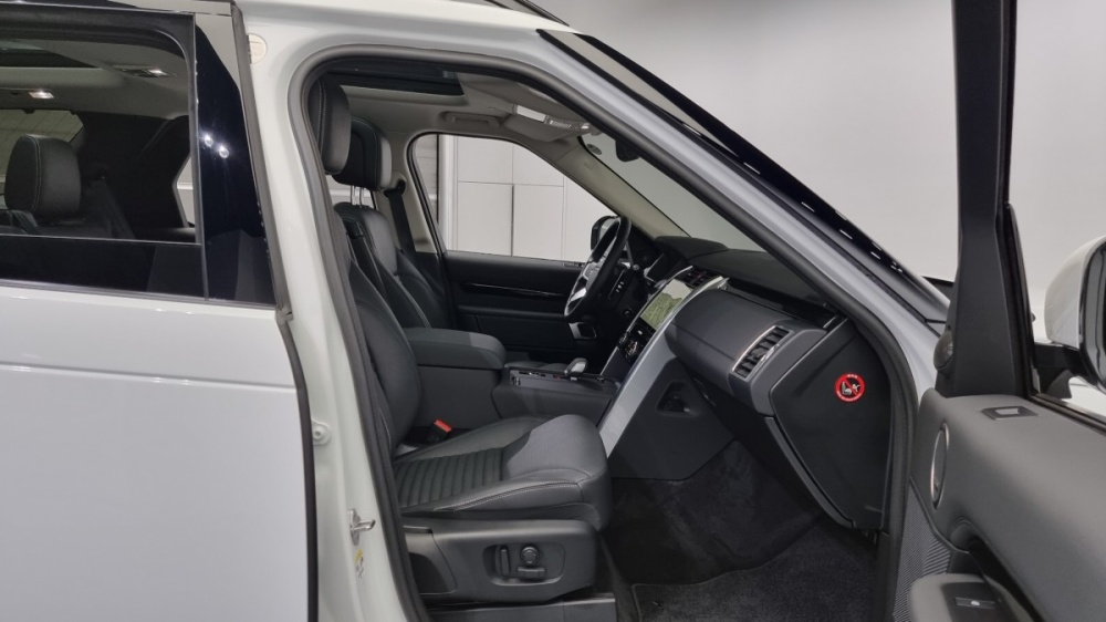 Land rover discovery 5