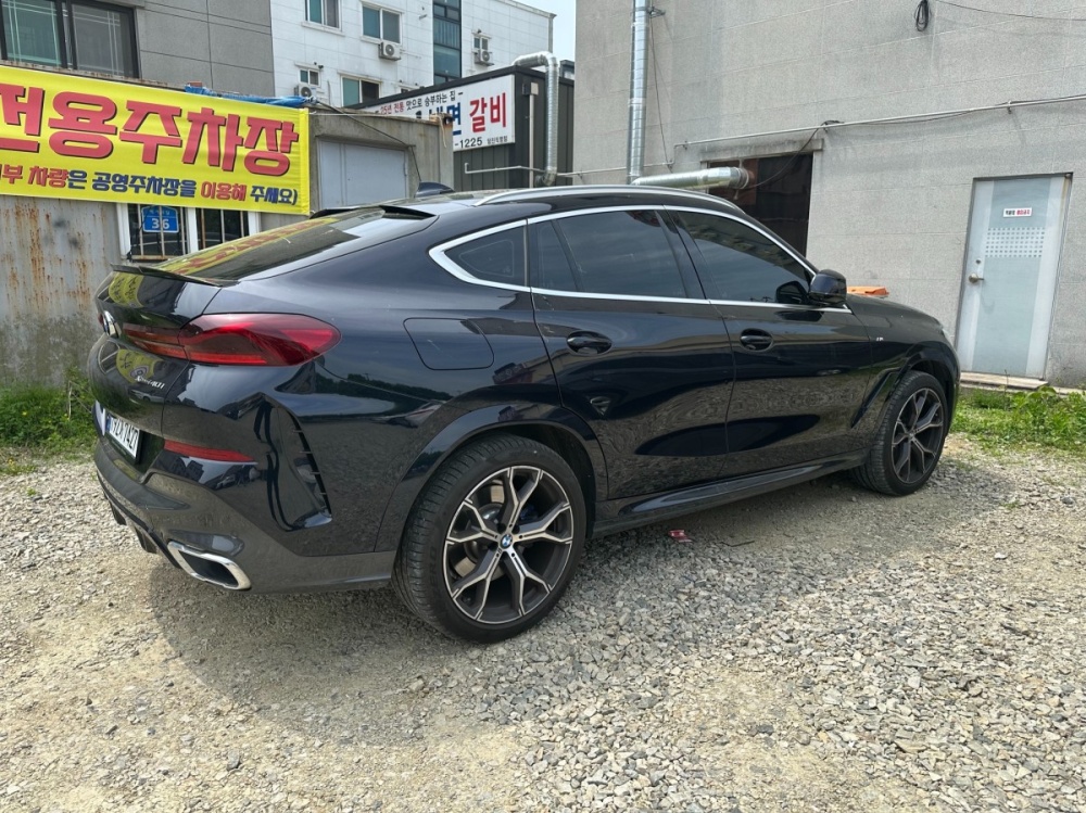 BMW X6 (G06)