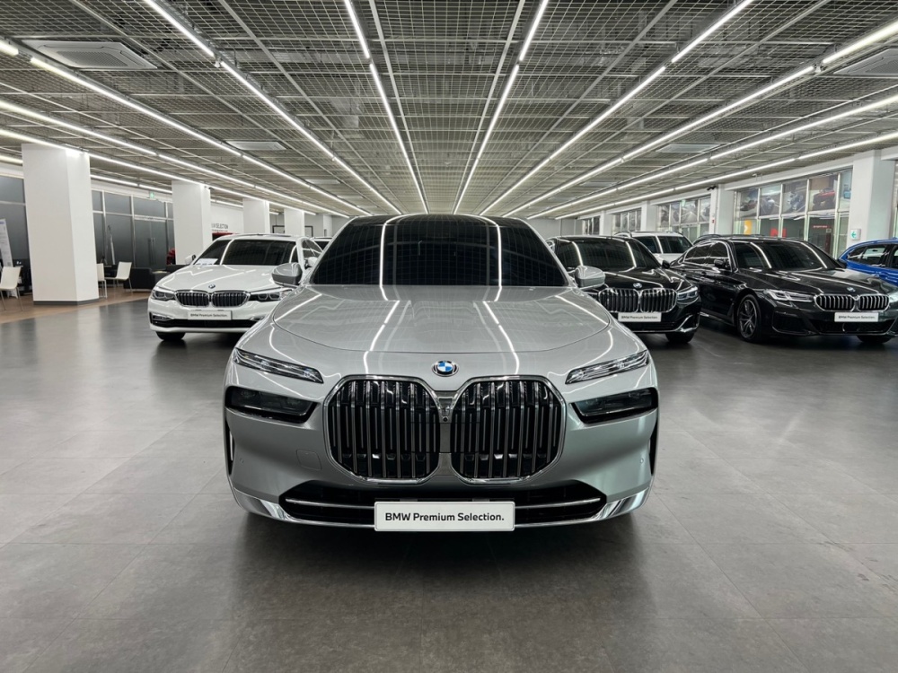 BMW 7 Series (G70)