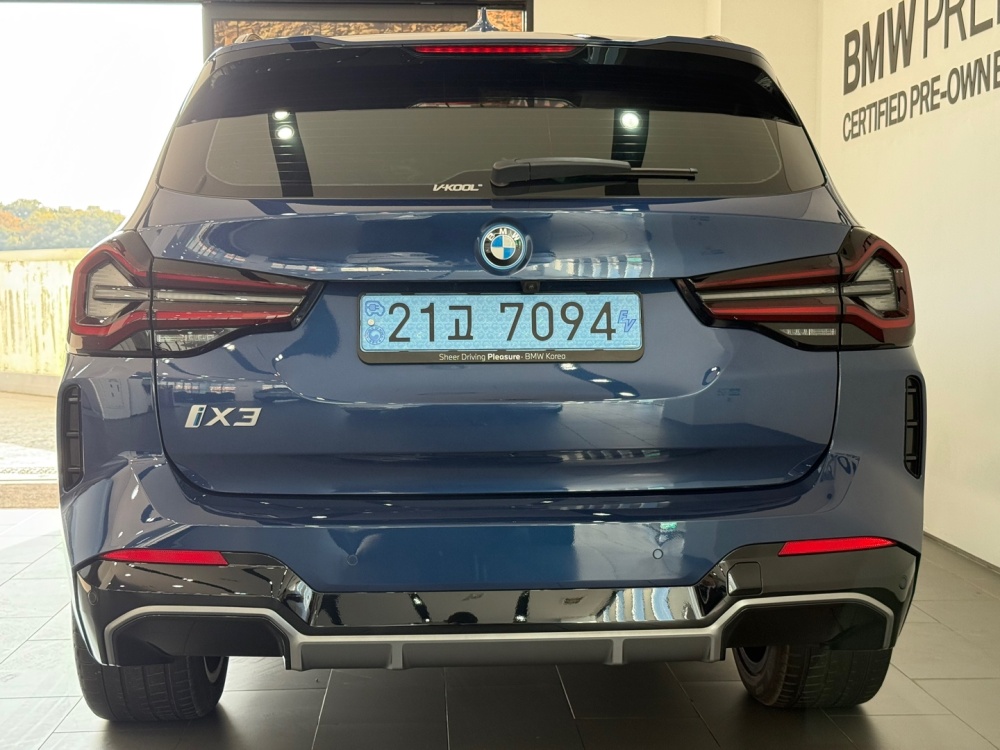 BMW iX3