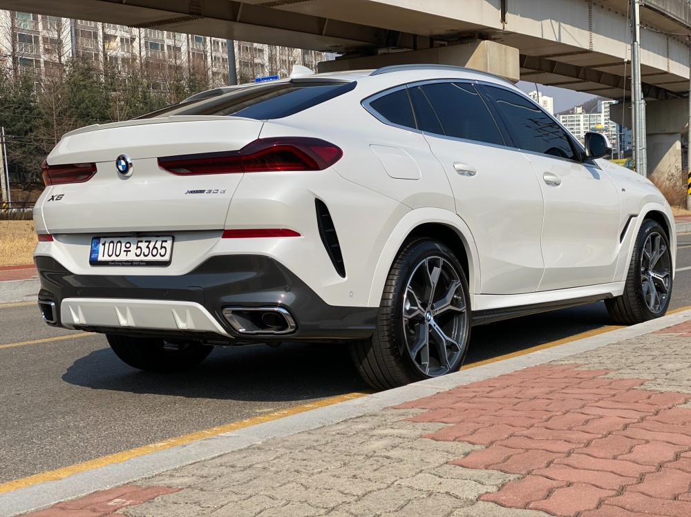 BMW X6 (G06)