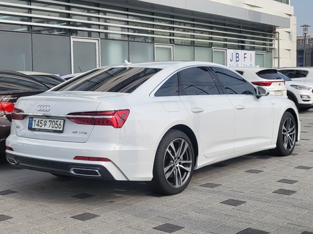 Audi A6 (C8)