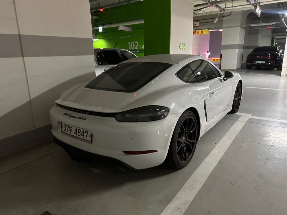 Porsche 718 Cayman