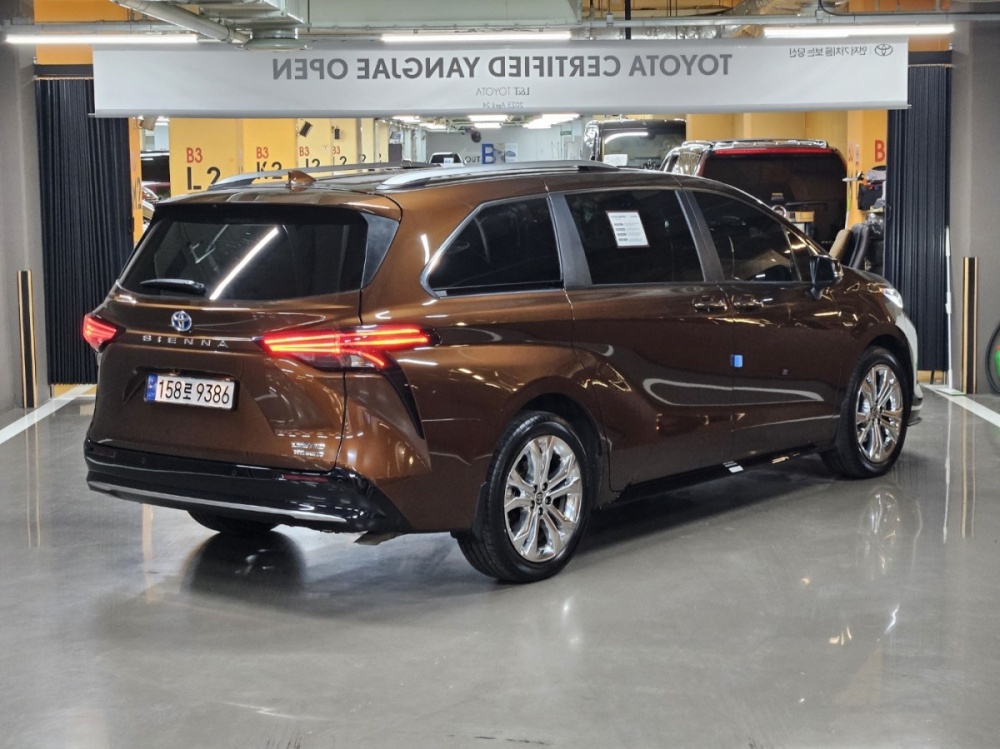Toyota Sienna 4th generation