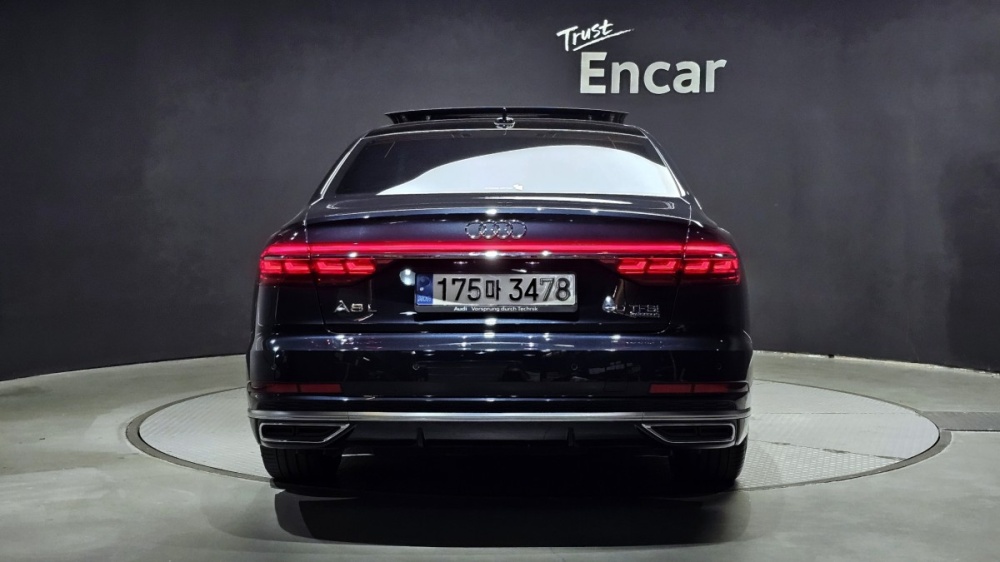 Audi A8 (D5)