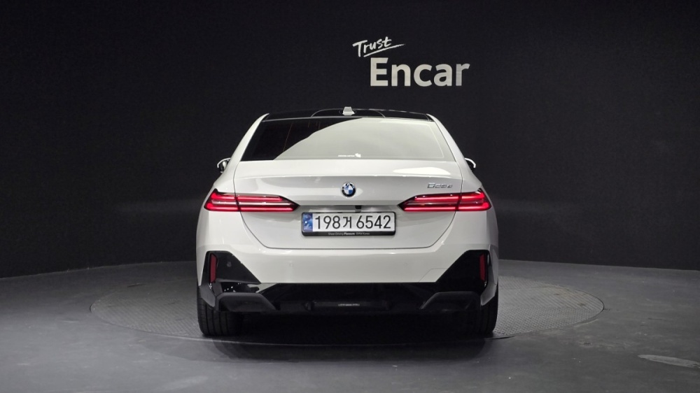 BMW 5 Series (G60)