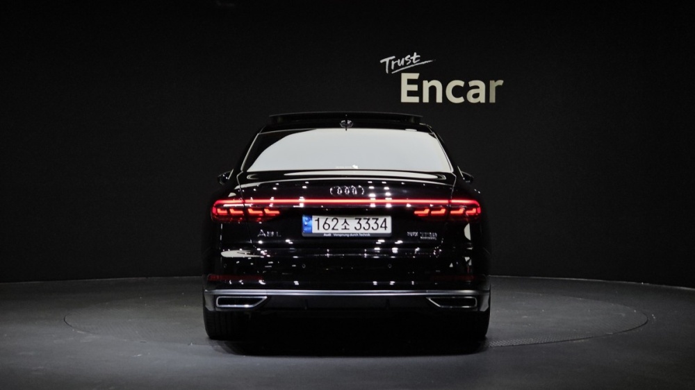 Audi A8 (D5)