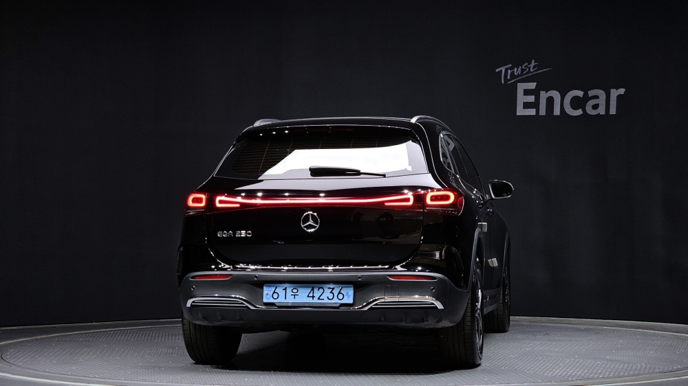 Mercedes-Benz EQA-H243
