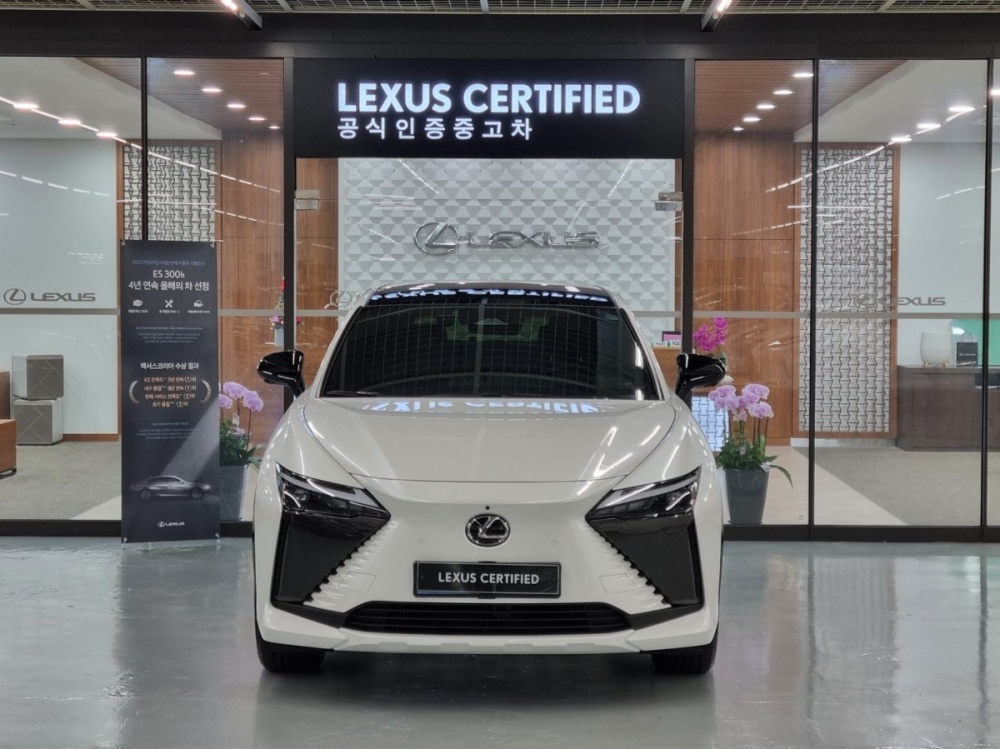 Lexus RZ450e