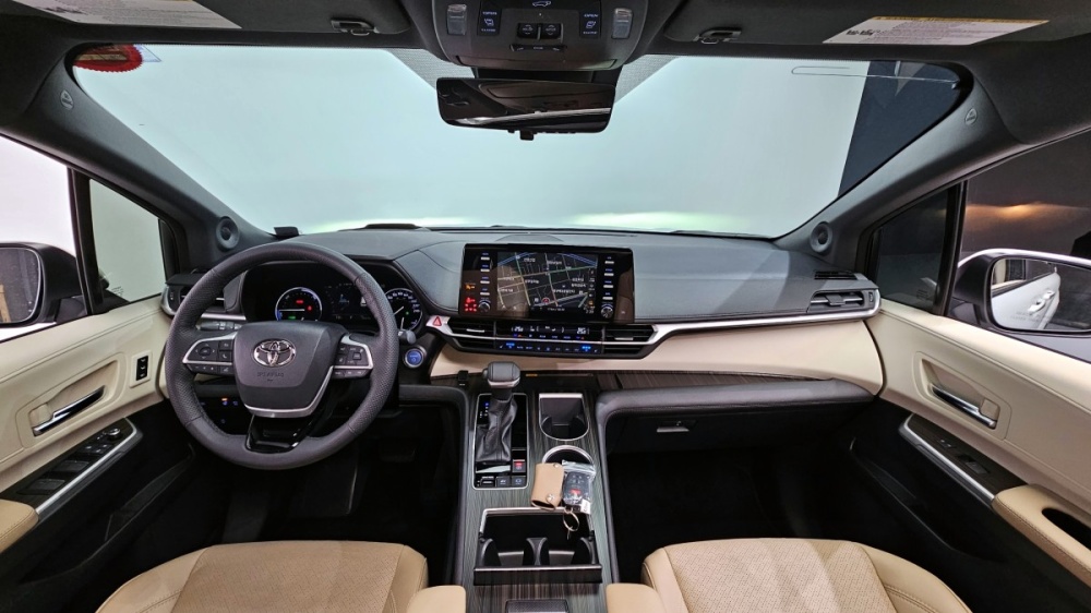 Toyota Sienna 4th generation