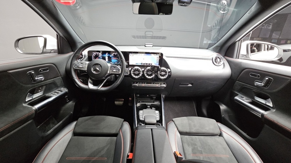 Mercedes-Benz EQA-H243