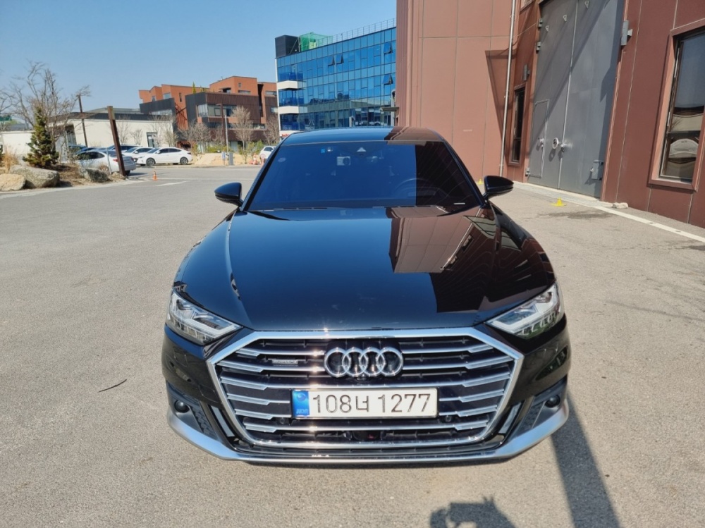 Audi A8 (D5)