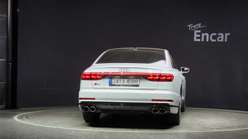 Audi S8 (D5)