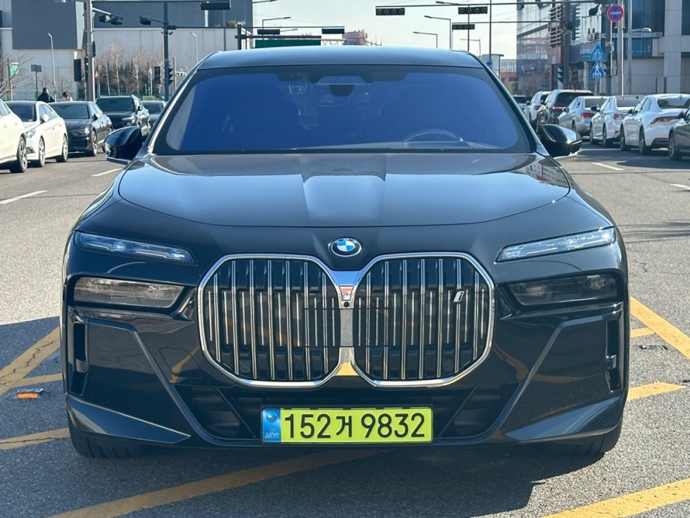 BMW i7 (G70)