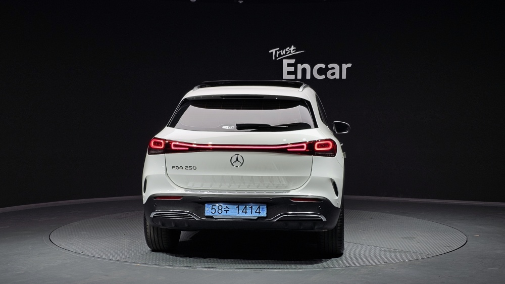 Mercedes-Benz EQA-H243