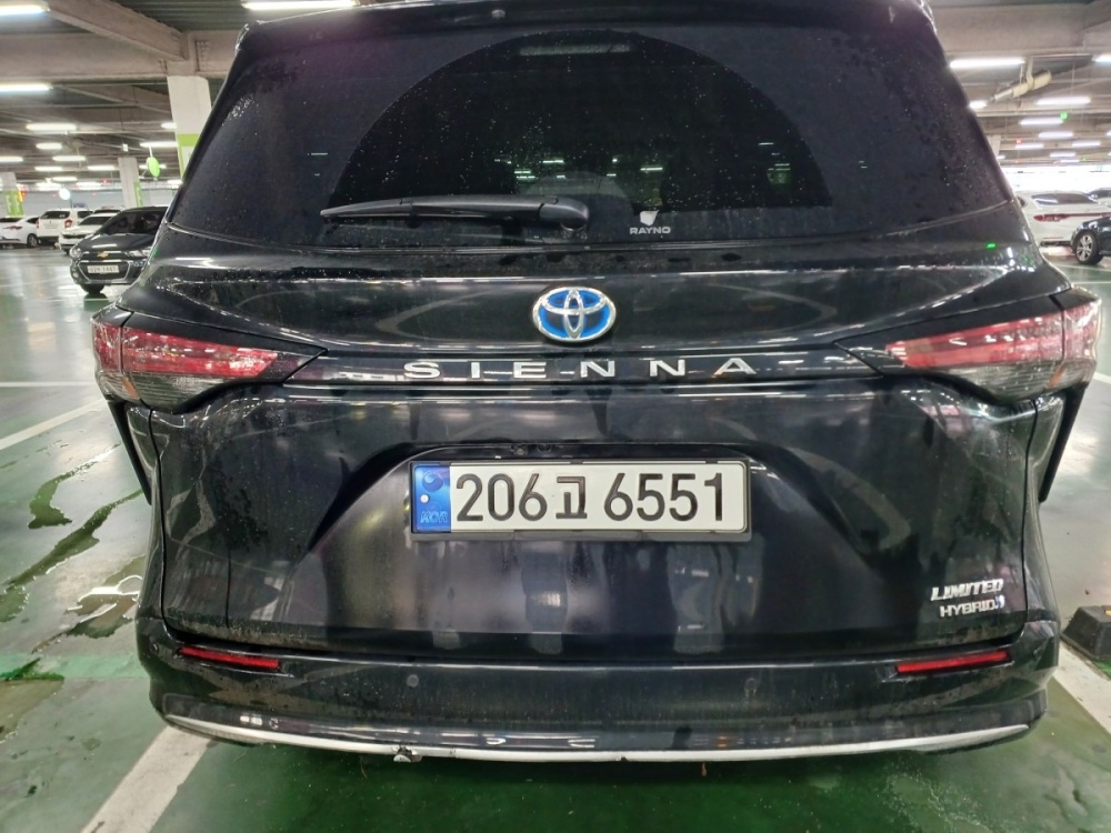 Toyota Sienna 4th generation