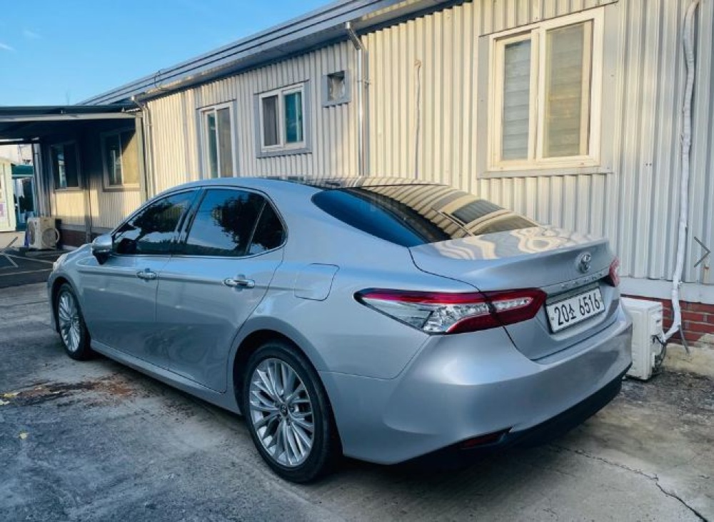 Toyota Camry (XV70)
