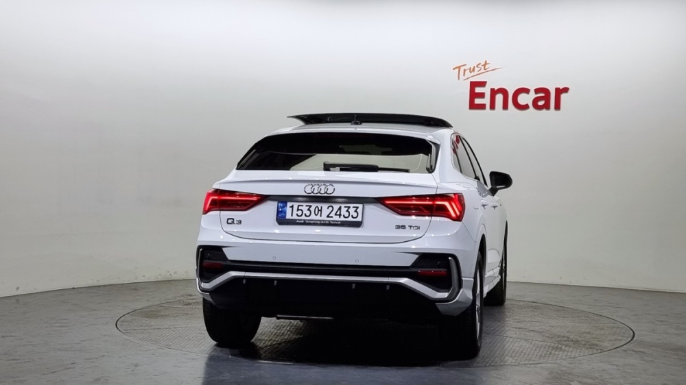 Audi Q3 (F3)