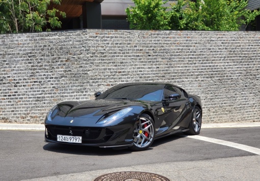 Ferrari 812 super fast