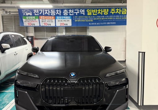 BMW i7 (G70)