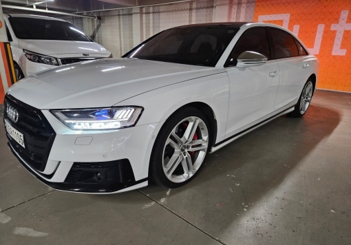 Audi S8 (D5)