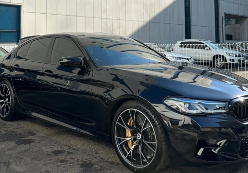 BMW M5 (F90)