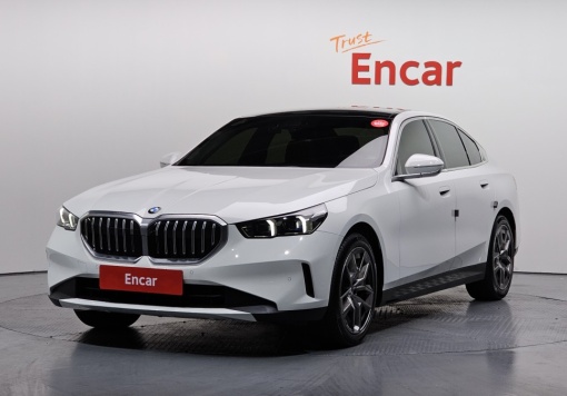 BMW 5 Series (G60)
