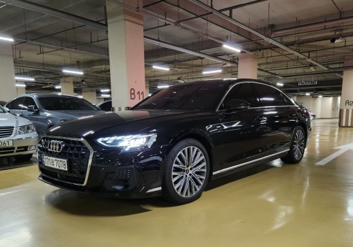 Audi A8 (D5)