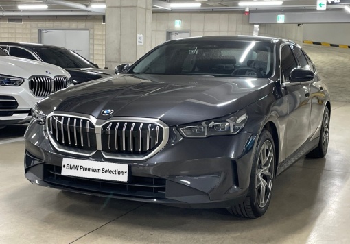 BMW 5 Series (G60)