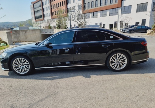 Audi A8 (D5)