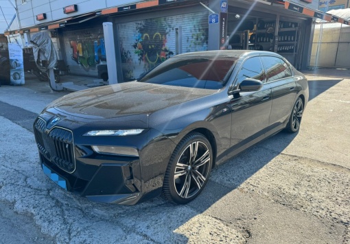 BMW i7 (G70)