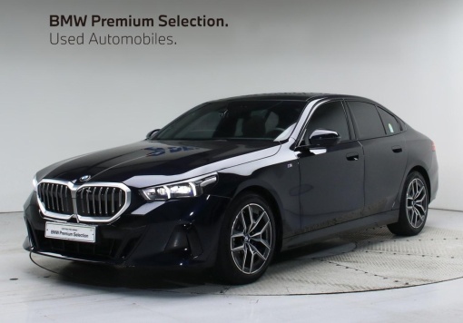 BMW 5 Series (G60)