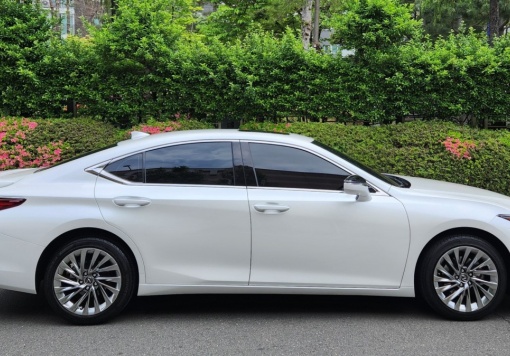 Lexus ES300h 7th generation