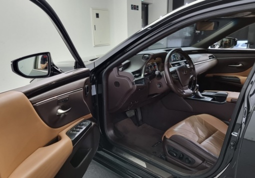 Lexus ES300h 7th generation